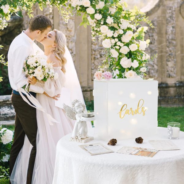Accessoire de mariage, tirelire pour les vœux des invités