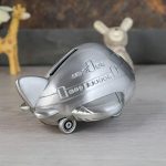 Modèle de tirelire avion, parfait pour les chambres d'enfants