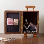 Tirelire originale en bois valise