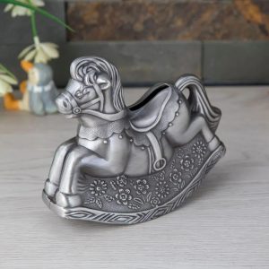 Tirelire en métal en forme de cheval à bascule