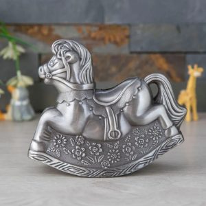 Cheval à bascule argenté pour économiser de l'argent