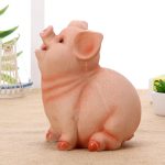 Cochon assis en tirelire, design amusant