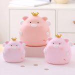 Tirelire cochon avec couronne en céramique