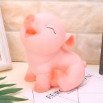Tirelire en forme de cochon colorée