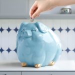 Tirelire en céramique cochon, un classique revisité