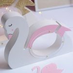 Tirelire cygne en plastique clair pour la déco