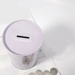 Tirelire en forme de boîte pour économies