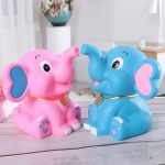 Éléphant rose et bleu, tirelire originale pour la chambre
