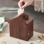 Tirelire en Bois avec design de maison