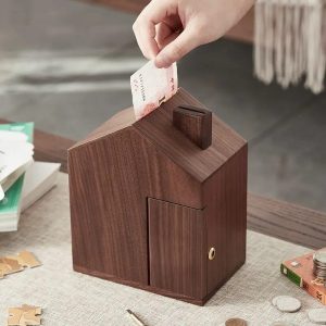 Tirelire en Bois avec design de maison