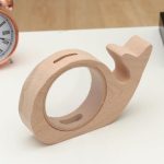 Tirelire escargot en bois coloré pour enfants