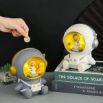 Tirelire enfant avec design spatial captivant et éducatif