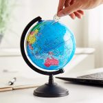 Objet décoratif et pratique : tirelire globe