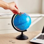 Tirelire adulte globe terrestre en céramique