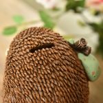 Accessoire enfantin : tirelire hérisson créative