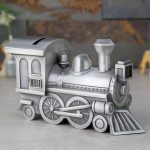Tirelire en métal style locomotive
