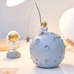 Tirelire en forme de lune pour stimuler l'épargne