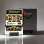 Tirelire Machine à Sous pour adultes, design ludique et original