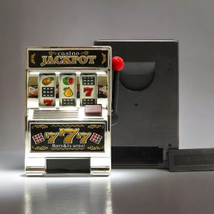 Tirelire Machine à Sous pour adultes, design ludique et original