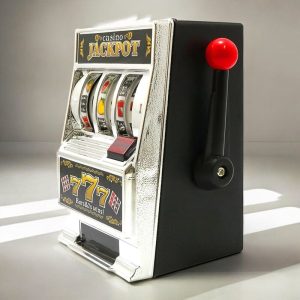 Tirelire adulte inspirée des jeux de casino, pratique et décorative