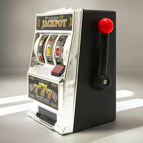 Tirelire adulte inspirée des jeux de casino, pratique et décorative