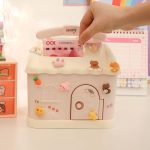 Tirelire en forme de maison colorée pour les enfants