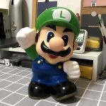 Tirelire colorée Mario, alliée des économies des enfants