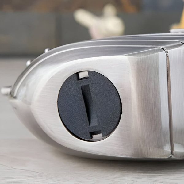 Tirelire argentée en métal, accessoire pratique et décoratif