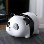 Accessoire ludique : tirelire panda pour encourager l'épargne