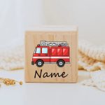 Tirelire garçon en bois, design ludique et personnalisé