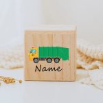 Tirelire garçon, accessoire pratique et personnalisé en bois