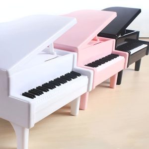 Tirelire décorative en piano, idéale pour encourager l'épargne