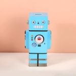 Tirelire robot en métal, un accessoire amusant