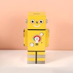 Tirelire en métal en forme de robot créatif