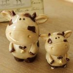 Accessoire de décoration : tirelire vache