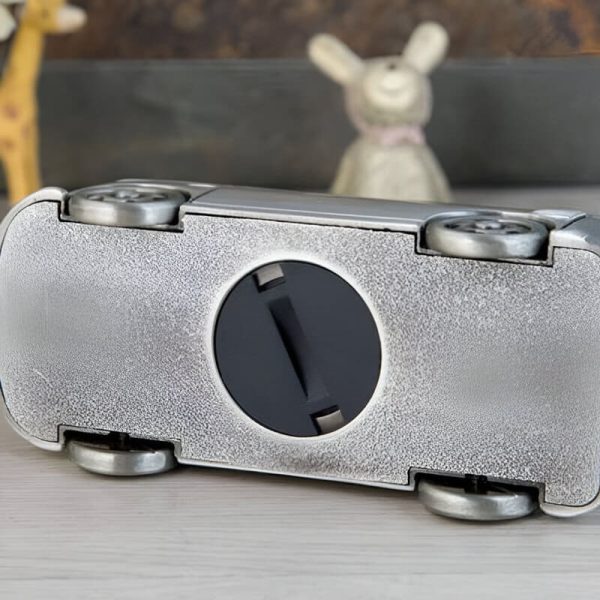 Accessoire décoratif et fonctionnel : tirelire voiture