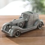 Tirelire voiture d'époque, un accessoire amusant