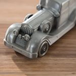Tirelire en forme de voiture rétro, design charmant