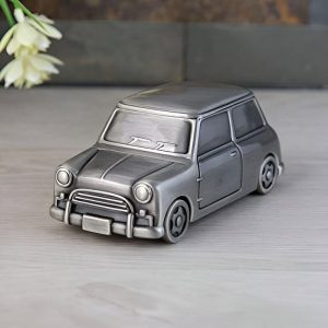 Tirelire voiture en argent au design élégant