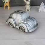 Tirelire en forme de voiture coccinelle, idéale pour économiser